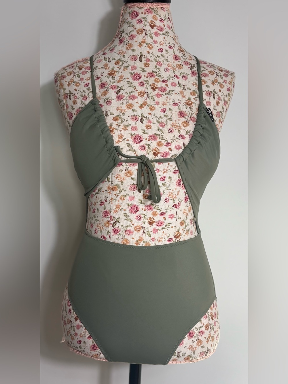 Victoriaβs Secret Ruched Cutout Tie-Front Swimsuit Green Size Small NWT